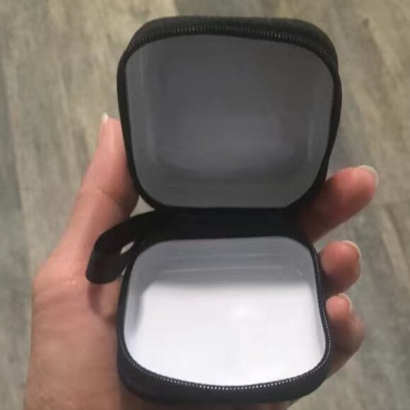 Retro Radio Design Key & Card Holder - Picture 4 of 11